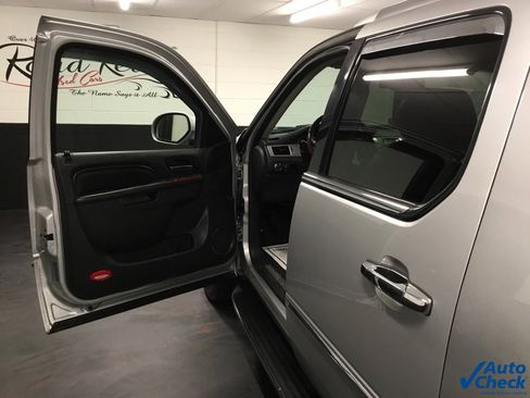 Used 2011 Cadillac Escalade EXT Luxury image 27