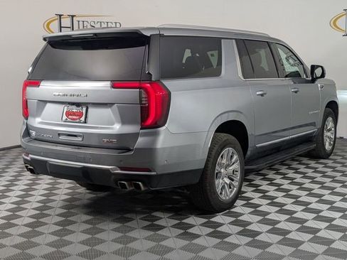 Used 2025 GMC Yukon XL Denali AWD/4WD image 5