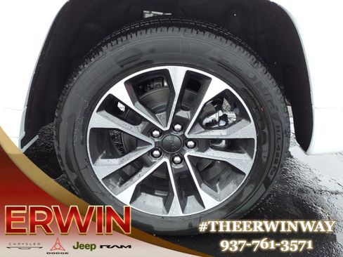 New 2023 Jeep Grand Cherokee Overland image 4