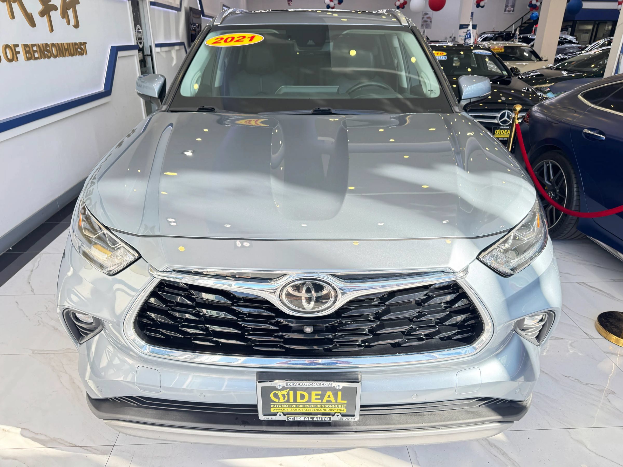 Used 2021 Toyota Highlander Platinum AWD/4WD image 2