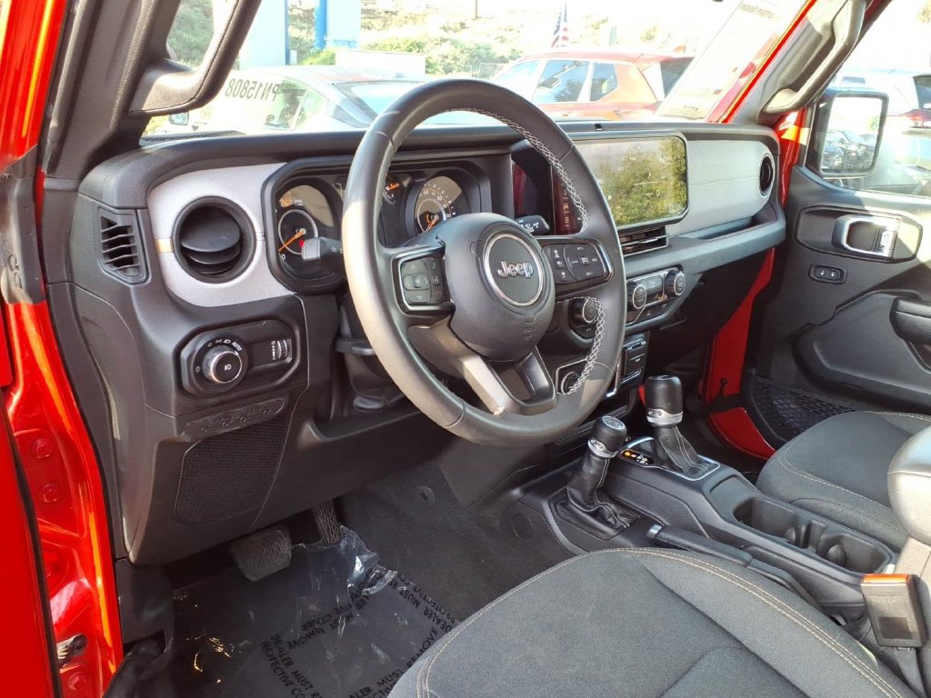 Used 2025 Jeep Wrangler Unlimited Sport AWD/4WD image 15
