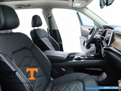 Used 2024 Volkswagen Atlas SE w/ Panoramic Sunroof Package FWD image 36