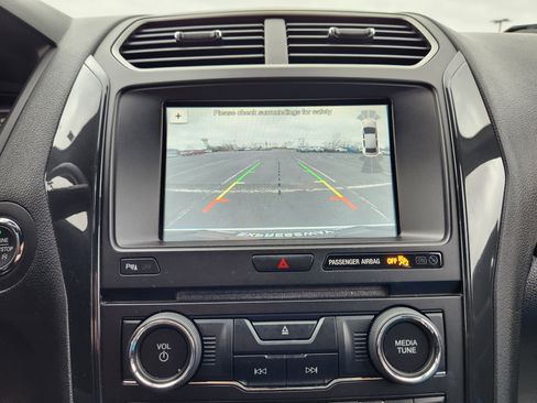 Used 2018 Ford Explorer XLT w/ Equipment Group 202A image 19