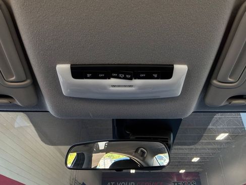Used 2025 Nissan Versa SV FWD image 16