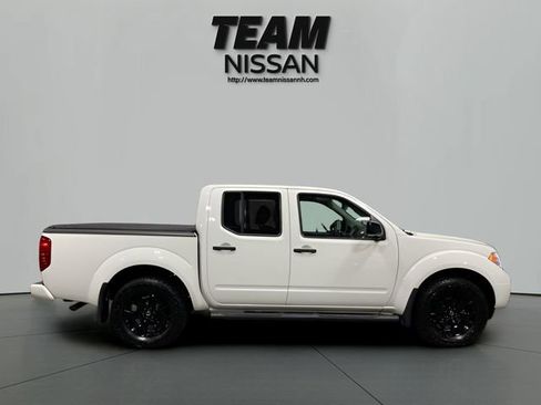 Used 2021 Nissan Frontier SV w/ Midnight Edition Floor Mats AWD/4WD image 8