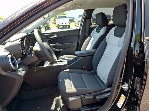 New 2026 Chevrolet Trax LS w/ LS Convenience Package FWD image 9