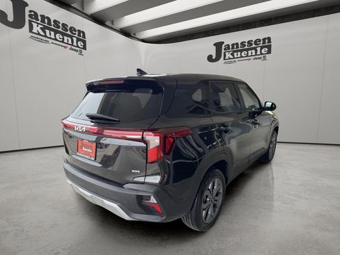 Used 2026 Kia Seltos LX AWD/4WD image 3