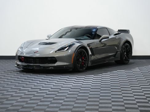 Used 2015 Chevrolet Corvette Z06 w/ 3LZ Preferred Equipment Group image 3