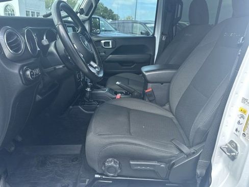 Certified 2020 Jeep Gladiator Overland image 10