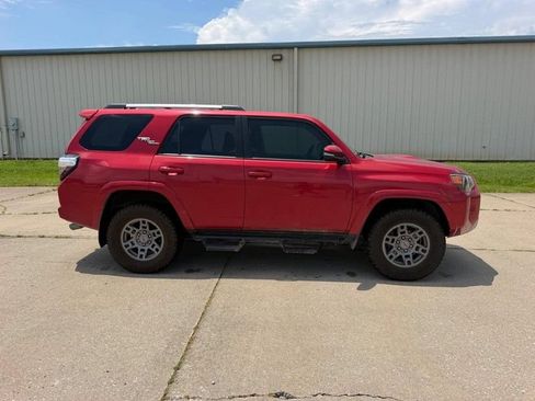 Used 2018 Toyota 4Runner TRD Off-Road Premium w/ TRD Performance Package AWD/4WD image 2