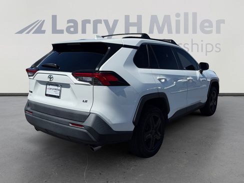 Used 2020 Toyota RAV4 LE w/ Carpet Mat Package FWD image 5