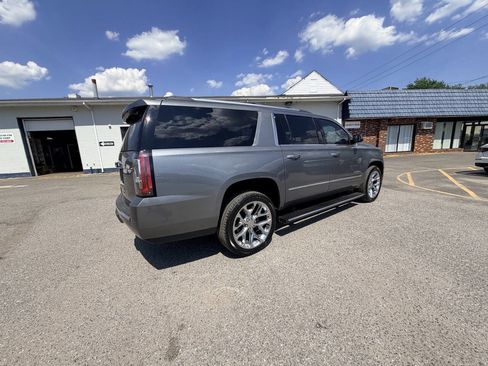 Used 2019 GMC Yukon XL Denali w/ Denali Ultimate Package AWD/4WD image 32