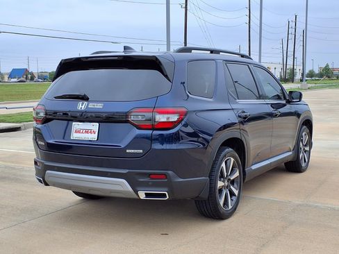 Used 2025 Honda Pilot Touring image 7