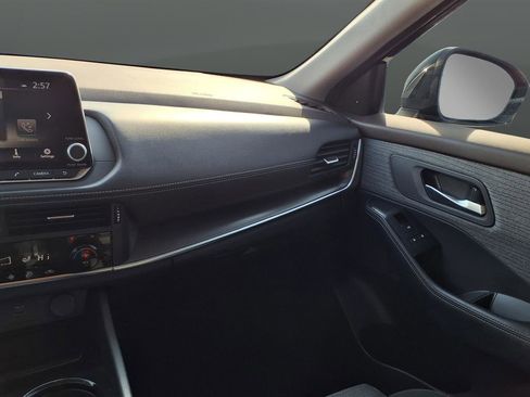 Used 2023 Nissan Rogue SV image 43