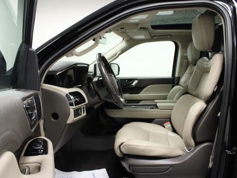 Used 2022 Lincoln Navigator L Reserve w/ Monochromatic Package image 12
