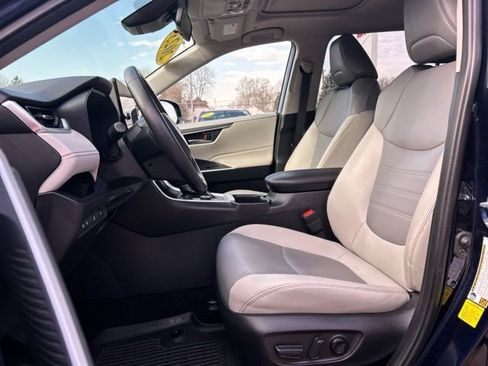 Used 2023 Toyota RAV4 XLE Premium image 30
