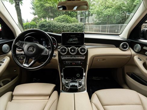 Used 2018 Mercedes-Benz GLC 300 4MATIC image 32