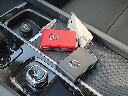 Used 2023 Volvo S60 B5 Core image 24