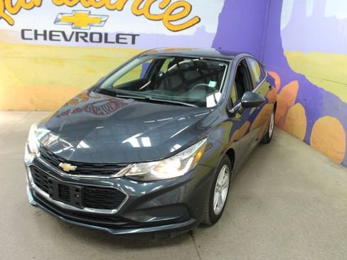 Used 2018 Chevrolet Cruze LT FWD image 4