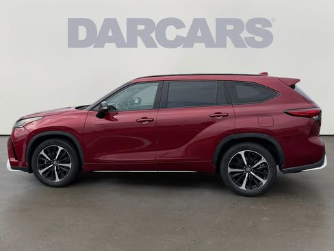Used 2022 Toyota Highlander XSE w/ Protection Package #3 (TMS) AWD/4WD image 4