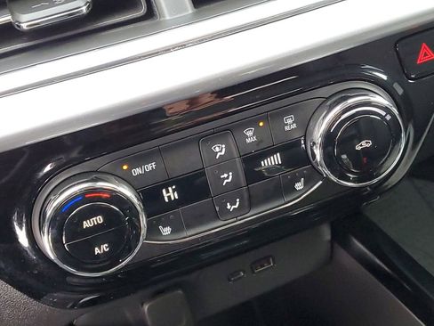 Used 2025 Chevrolet Trax LT w/ LT Convenience Package image 19