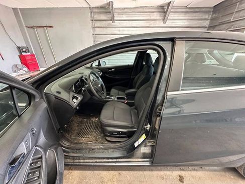 Used 2017 Chevrolet Cruze LT w/ Convenience Package FWD image 21