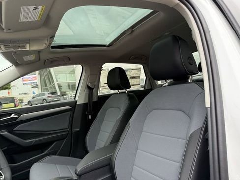 New 2026 Volkswagen Jetta SE FWD image 21