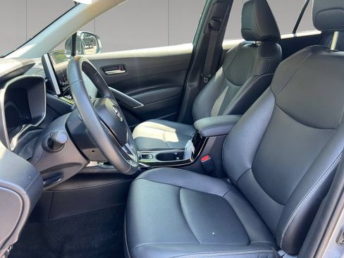 Used 2025 Toyota Corolla Cross XLE AWD/4WD image 10