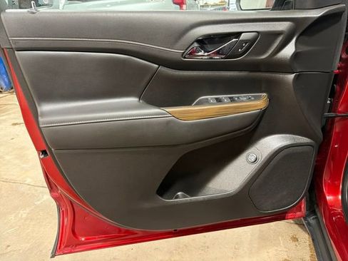 Used 2023 GMC Acadia SLE w/ Driver Convenience Package image 13