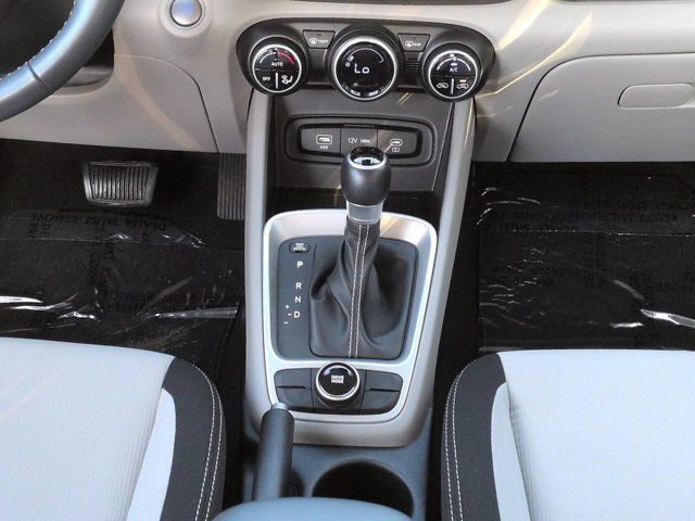Used 2025 Hyundai Venue SEL FWD image 18