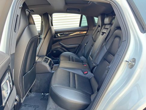 Used 2019 Porsche Panamera RWD image 39