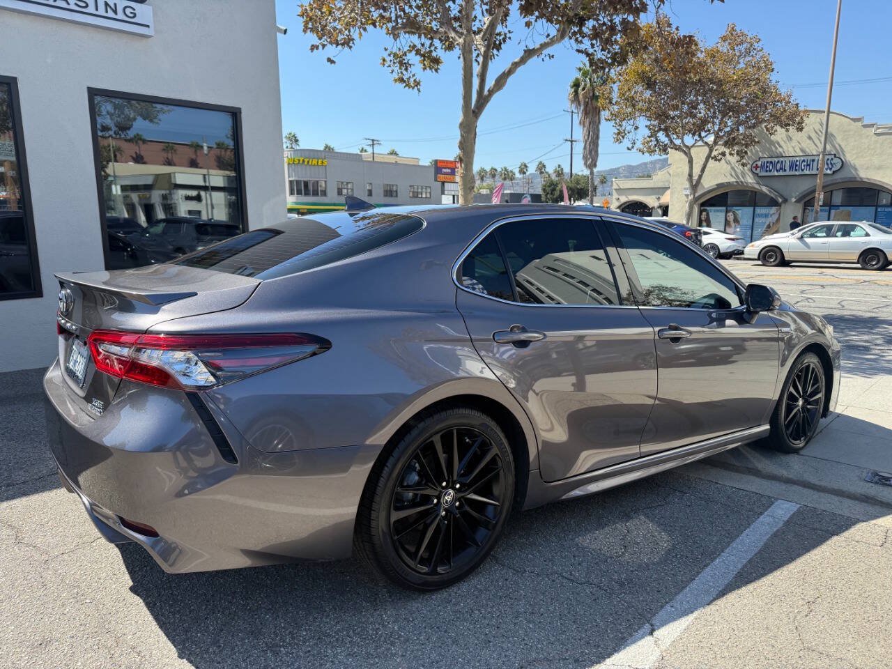 Used 2021 Toyota Camry XSE FWD image 9