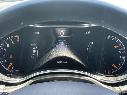 Used 2020 Jeep Grand Cherokee Limited AWD/4WD image 25
