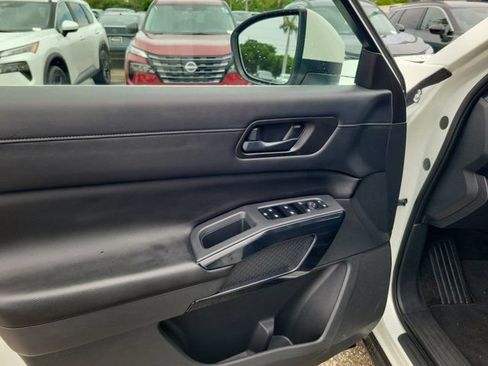 Certified 2023 Nissan Pathfinder SV w/ SV Premium Package AWD/4WD image 21