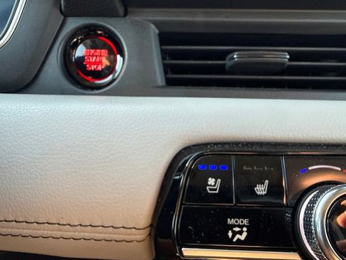 Used 2025 Honda Pilot Elite image 6