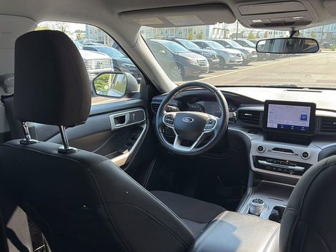 Used 2023 Ford Explorer XLT image 17