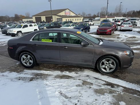 Used 2010 Chevrolet Malibu LS image 4