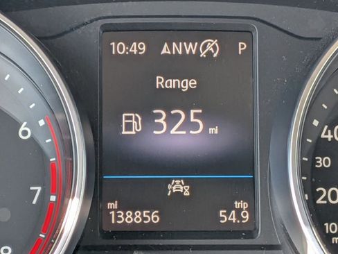 Used 2021 Volkswagen Tiguan SE w/ Panoramic Sunroof Package image 8