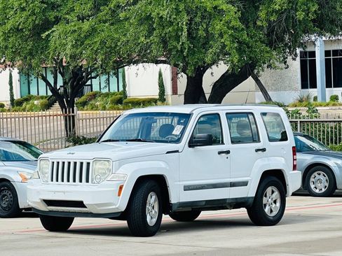 Used 2011 Jeep Liberty Sport RWD image 4
