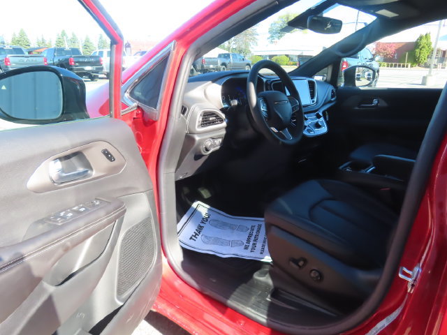 New 2027 Chrysler Pacifica Select AWD/4WD image 18