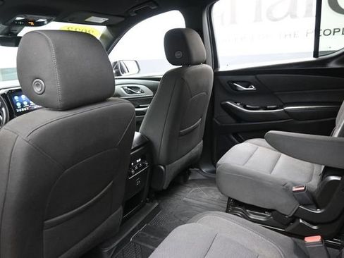 Used 2023 Chevrolet Traverse LT FWD image 19