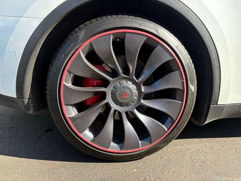 Used 2022 Tesla Model Y Performance image 5