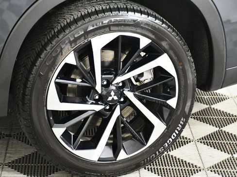 Used 2025 Mitsubishi Outlander SE image 46