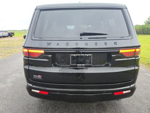 Used 2023 Jeep Wagoneer Series II AWD/4WD image 4