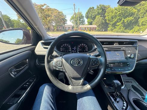 Used 2018 Toyota Avalon Touring FWD image 19