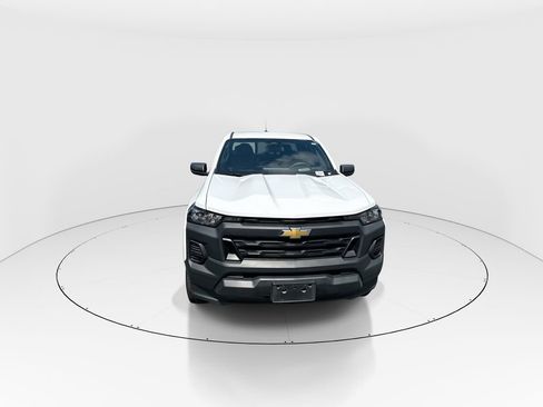 Used 2025 Chevrolet Colorado W/T RWD image 3