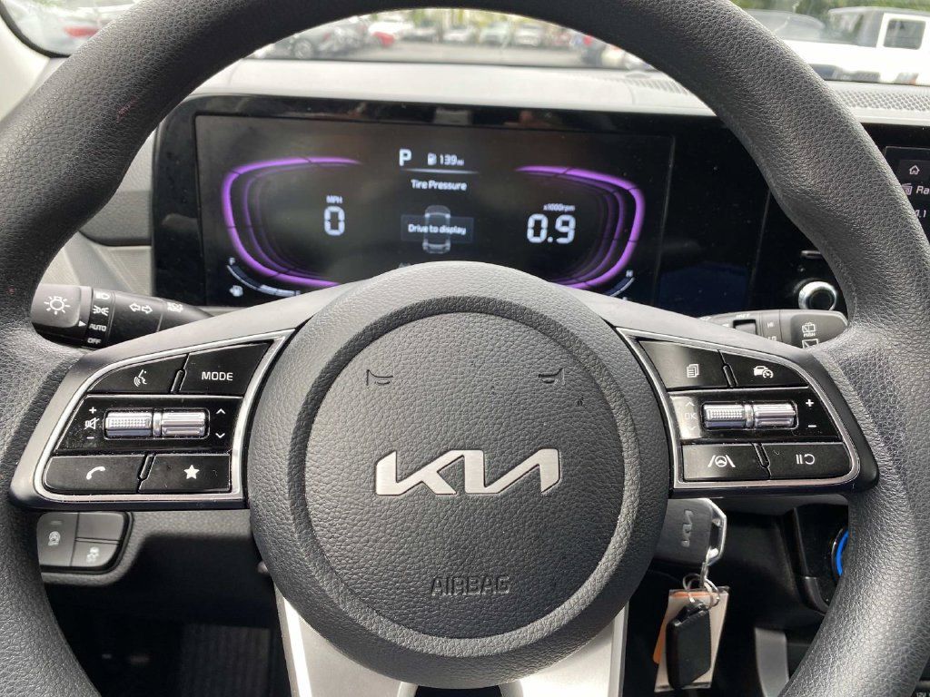 Used 2025 Kia Seltos LX AWD/4WD image 15