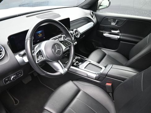 Used 2025 Mercedes-Benz GLB 250 4MATIC image 22