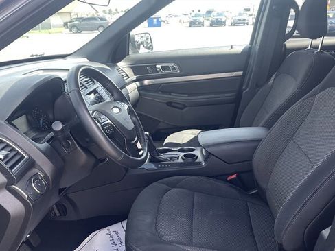 Used 2019 Ford Explorer XLT image 13