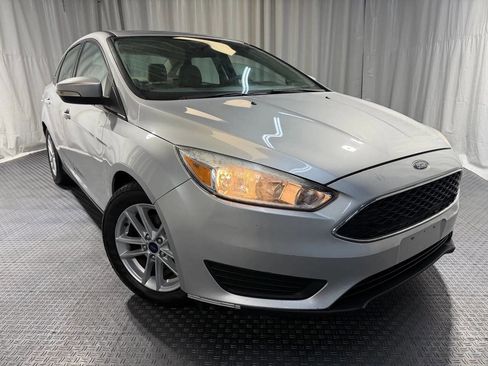 Used 2017 Ford Focus SE FWD image 2